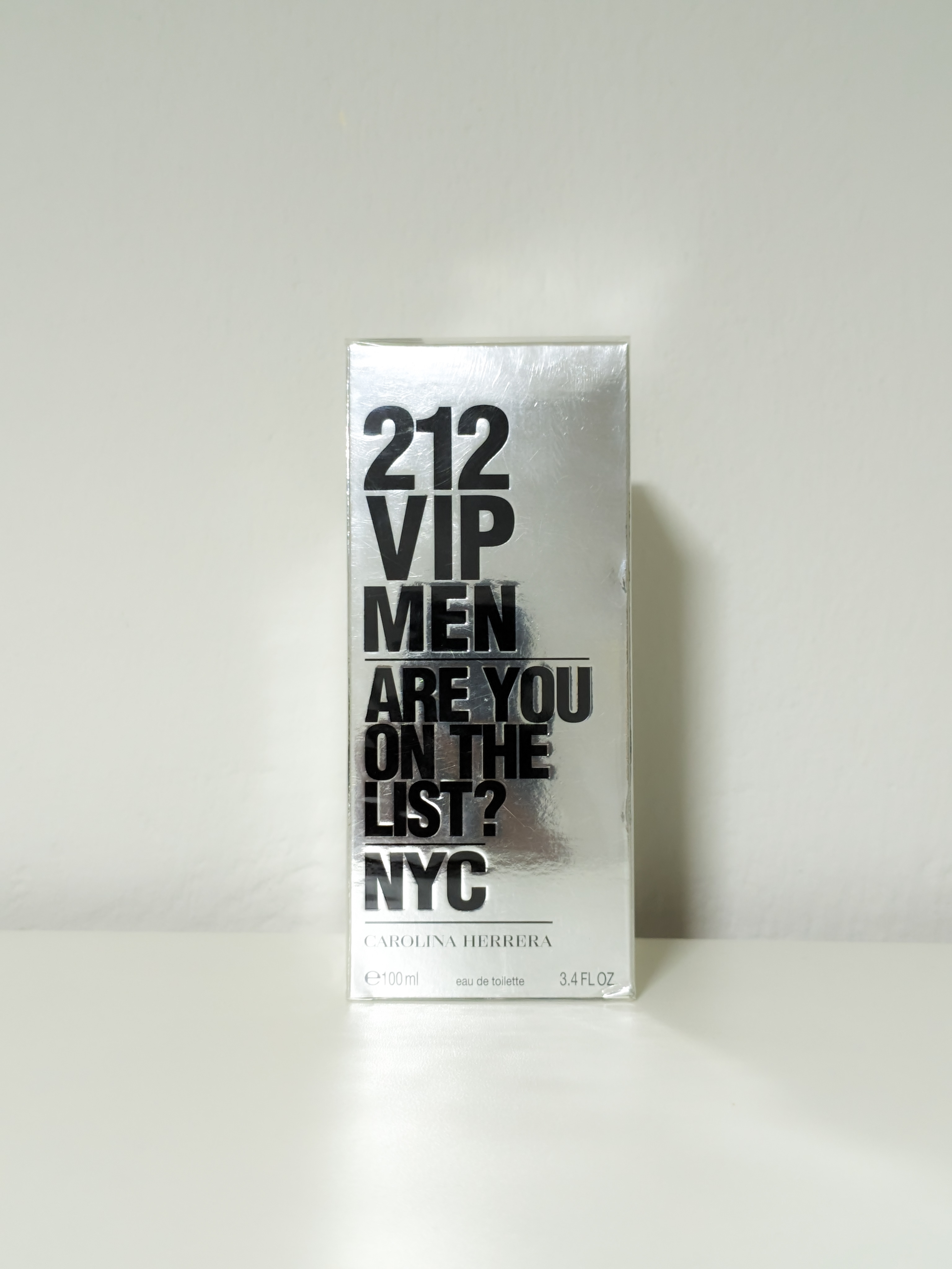 Carolina Herrera 212 VIP Men